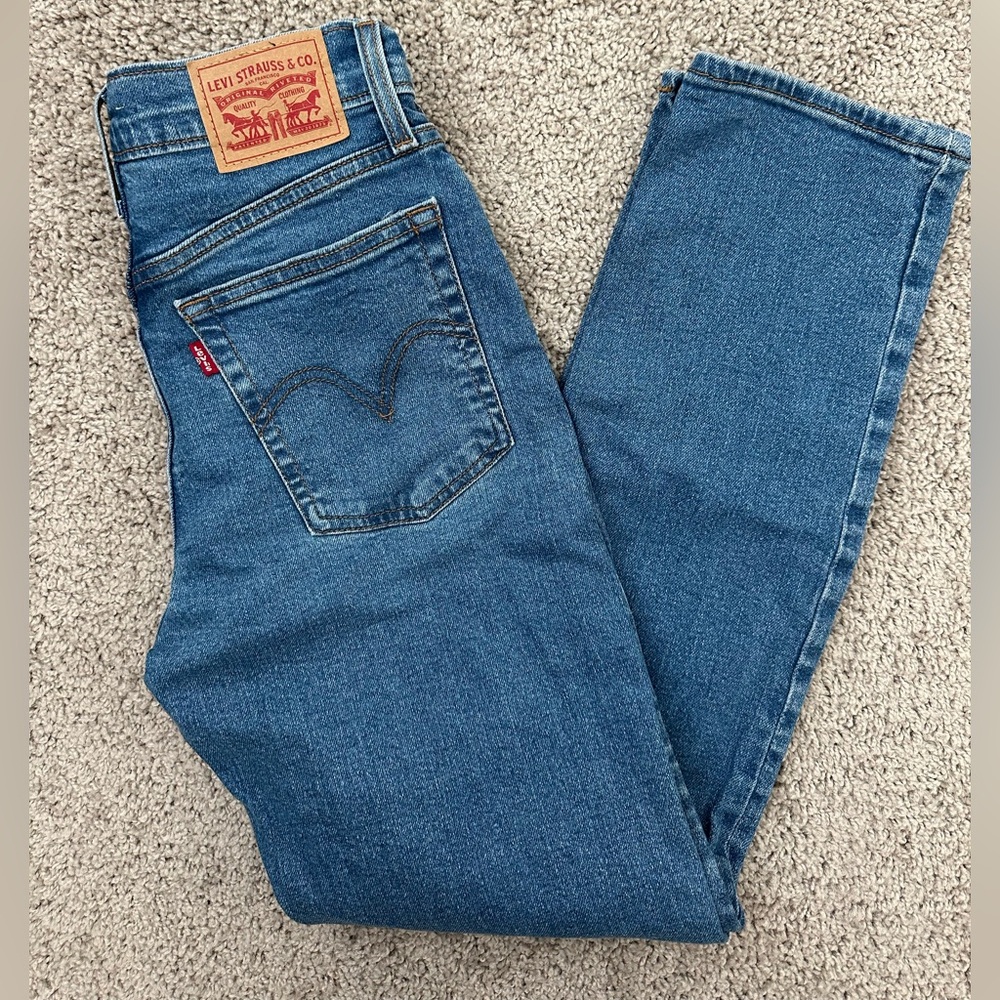 Levi wedgie jeans